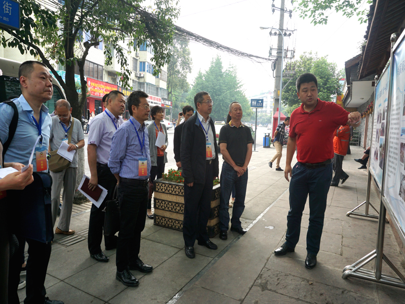 市政协组织开展小街区规制建设专题调研