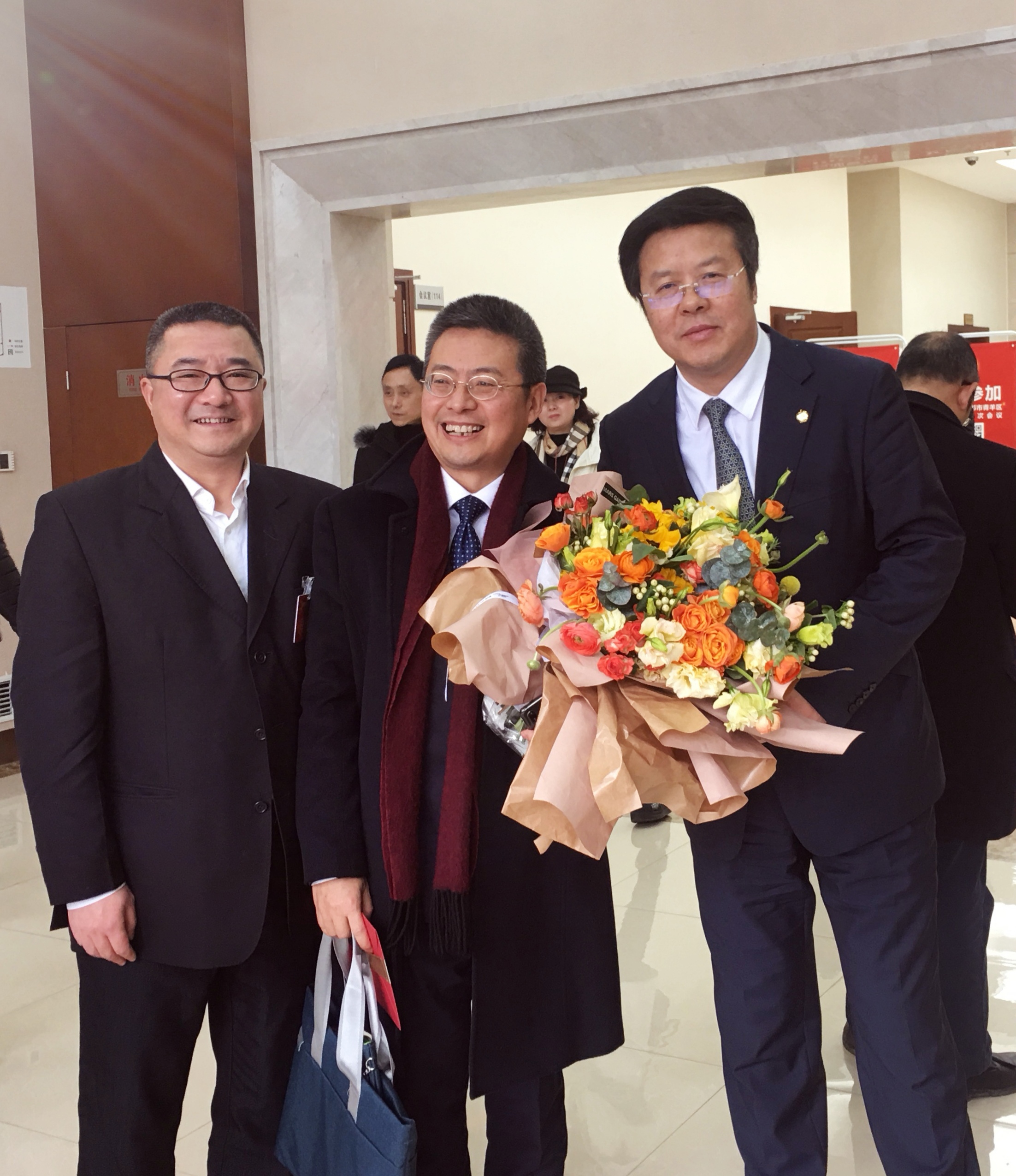 政府表彰和慰问大卫设计公司董事长刘卫兵